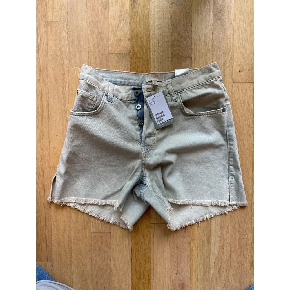 NWT H&M Denim Cut Off Shorts Women Light Blue High Waisted Frayed Hem Size 10